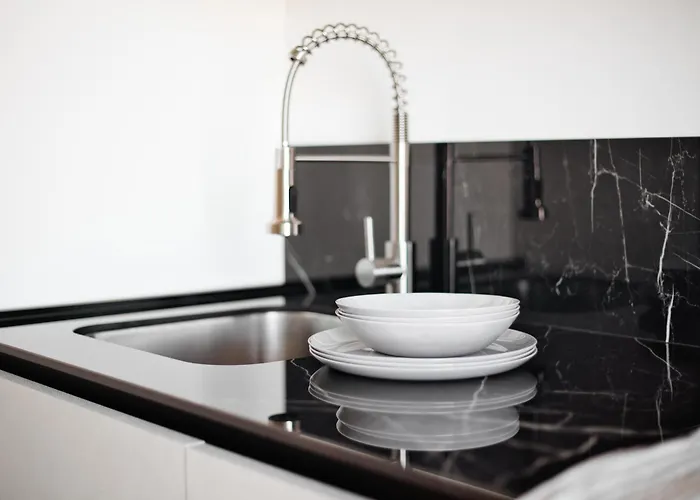 Giaxtower Gym & Pool Skyline View