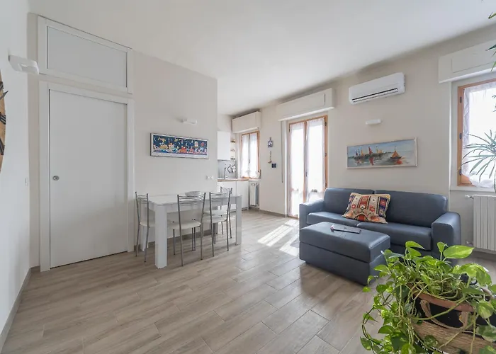 Stylish Porta Romana With Terrace 아파트 *