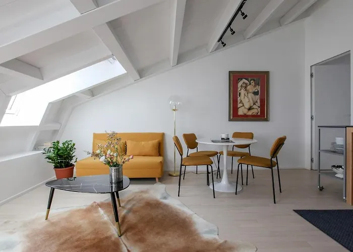 Apartmán Newly Renovated Bright Penthouse