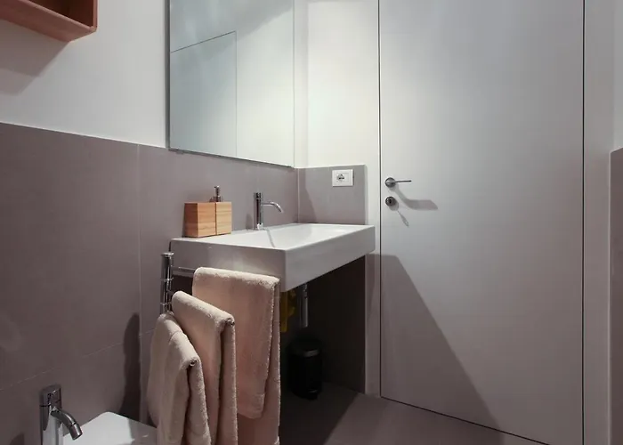 Apartman Newly Renovated Bright Penthouse *