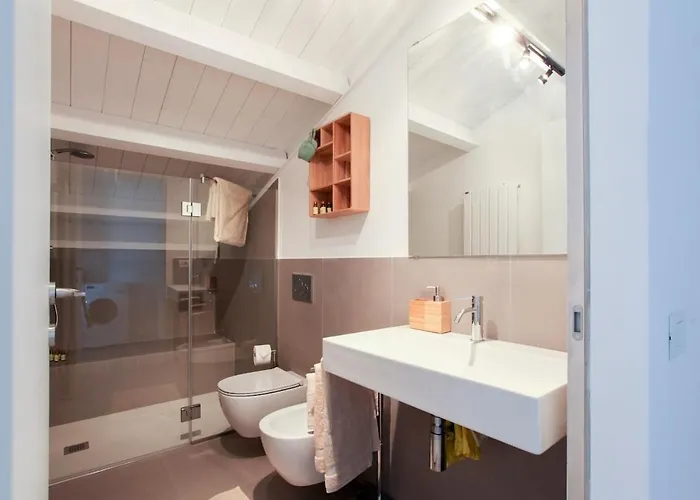 Apartmán Newly Renovated Bright Penthouse *