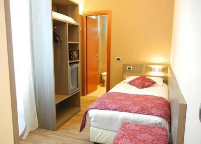 米兰德勒纳泽欧尼酒店 3*