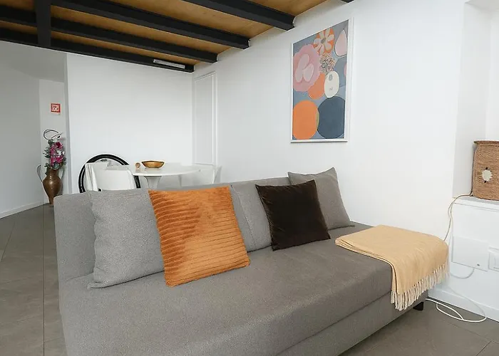Hbhall Navigli 5 * Milano