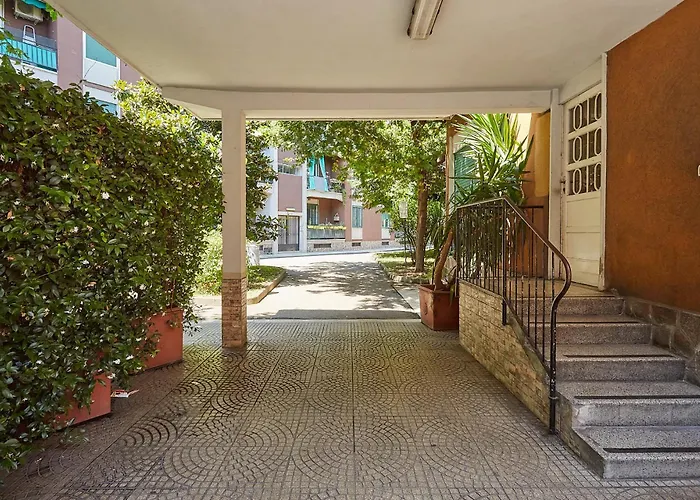 Family Friendly & Spacious W Balcony Metro Appartement *