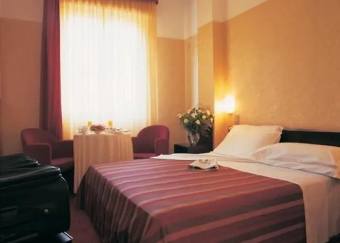 Hotel Mokinba Sant'ambroeus 3*