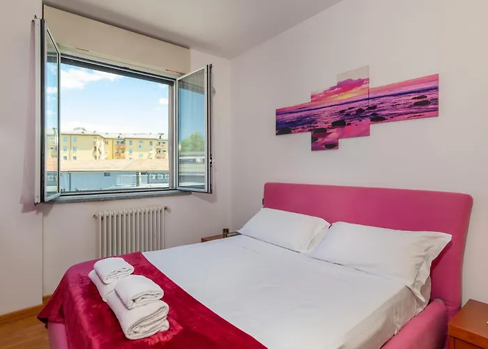 Private Terrace & 2 Bedrooms Near Bosco Verticale 아파트