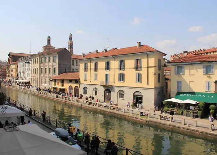 A Window On The Naviglio - B Milano