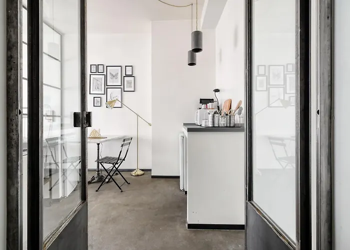 Minimal Chic Near Apartment Mailand