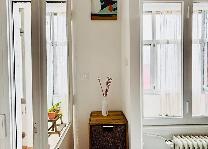 Bright Three-room 250m From The Subway Διαμέρισμα *