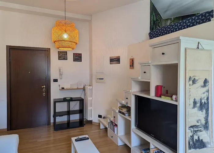 Charming With Balcony - Porta Romana Daire