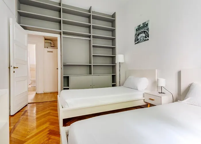 Exclusive 4 Bedrooms In Brera Lägenhet