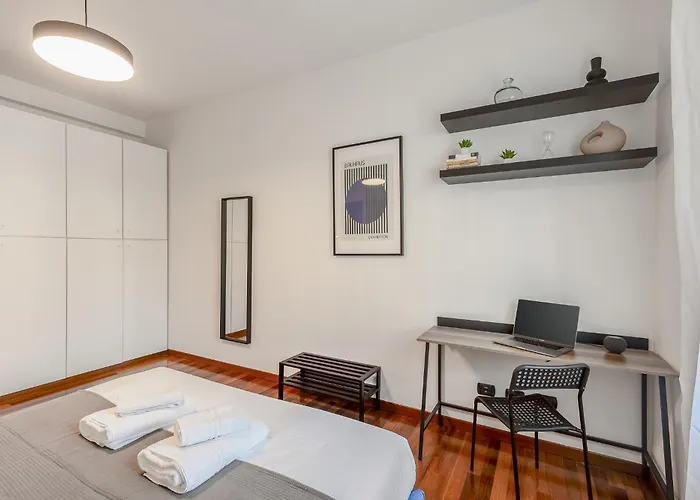 Spacious Design Flat At Navigli At 15 Min From Duomo *