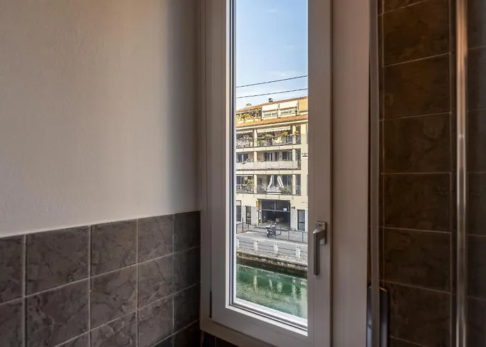 Spacious Design Flat At Navigli At 15 Min From Duomo