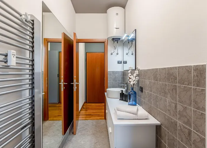 Spacious Design Flat At Navigli At 15 Min From Duomo *
