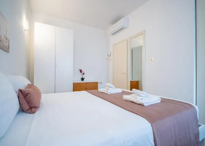 Duomo 10 Minutes Away Spacious 5 Pax Balcony Wifi Ac شقة