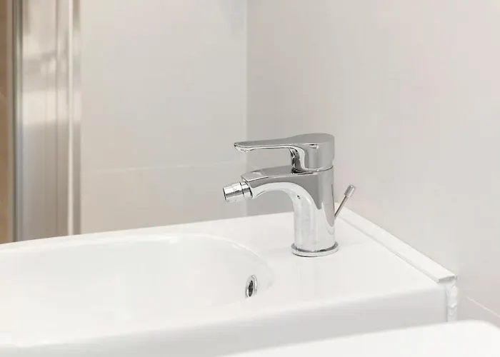Lejlighed Modern With Wi-fi & Ac 15 Min To Duomo *