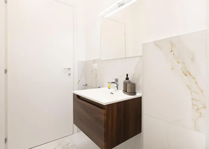 Lejlighed Easylife - - Sammartini 35 -