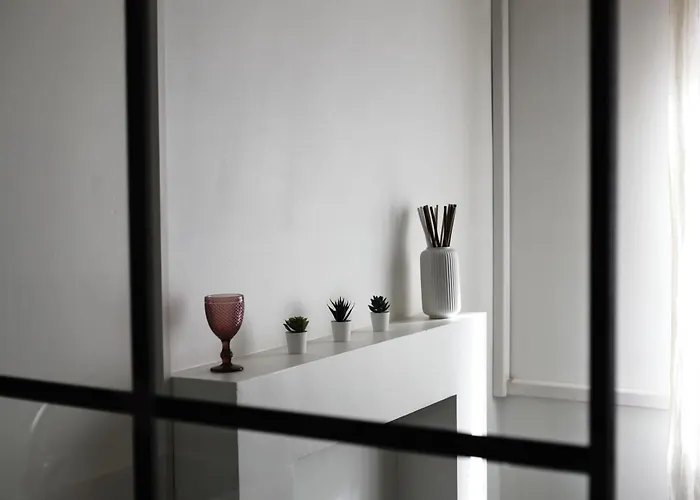 Minimal Chic Near