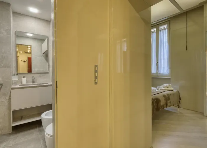 Cerva - Cozy 1 Bedroom With Balcony In San Babila By Rentopolis * Milano