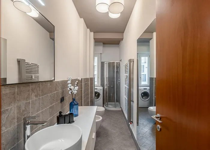 Spacious Design Flat At Navigli At 15 Min From Duomo 밀라노