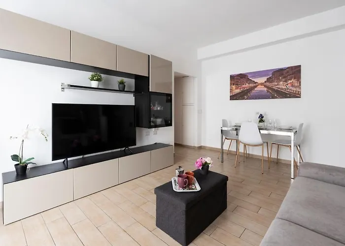 Apartament At Davide's House - Near The Metro
