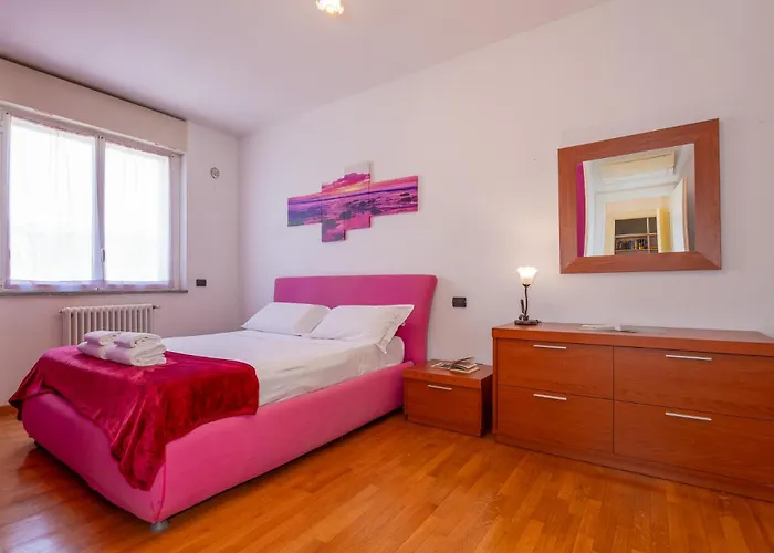 Private Terrace & 2 Bedrooms Near Bosco Verticale 아파트 *