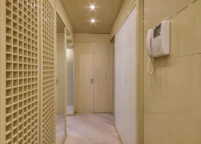 Cerva - Cozy 1 Bedroom With Balcony In San Babila By Rentopolis Daire *