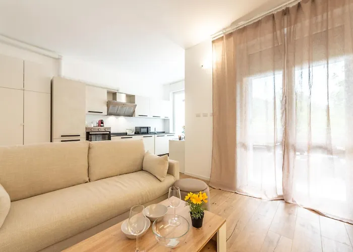 Navigli 2-bedroom And Sofa Bed Apartman *