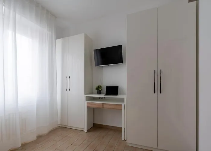 Apartament At Davide's House - Near The Metro *