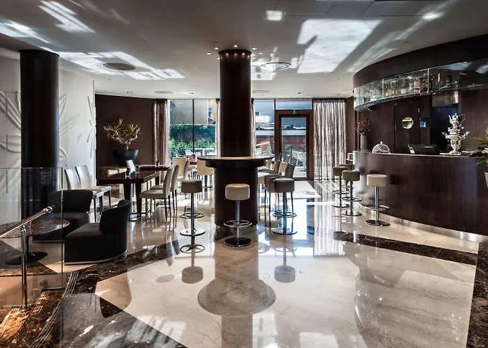 מלון Crowne Plaza By Ihg