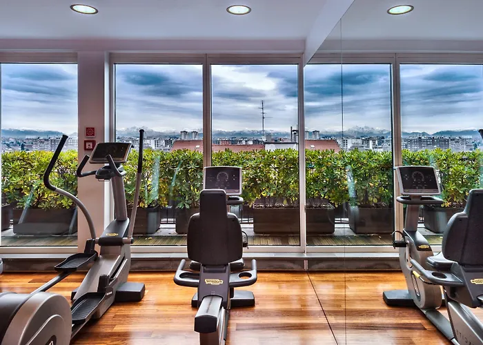 מלון Crowne Plaza By Ihg 4*