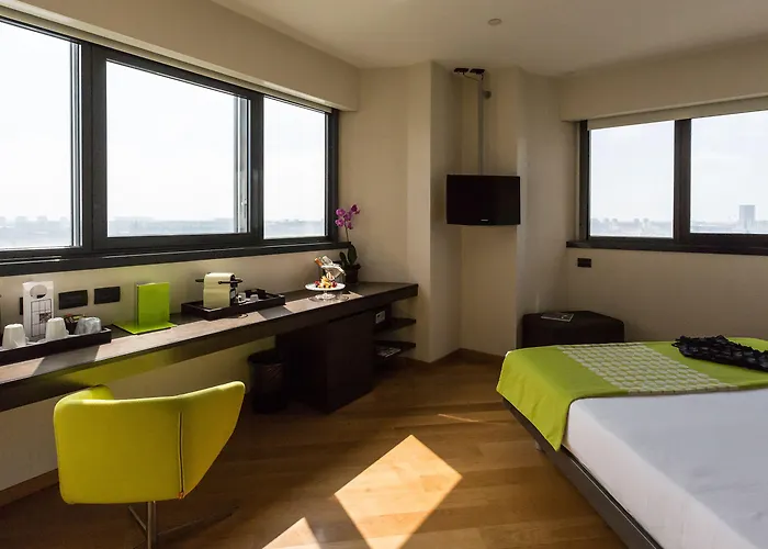 Western The Hub Hotel 4*