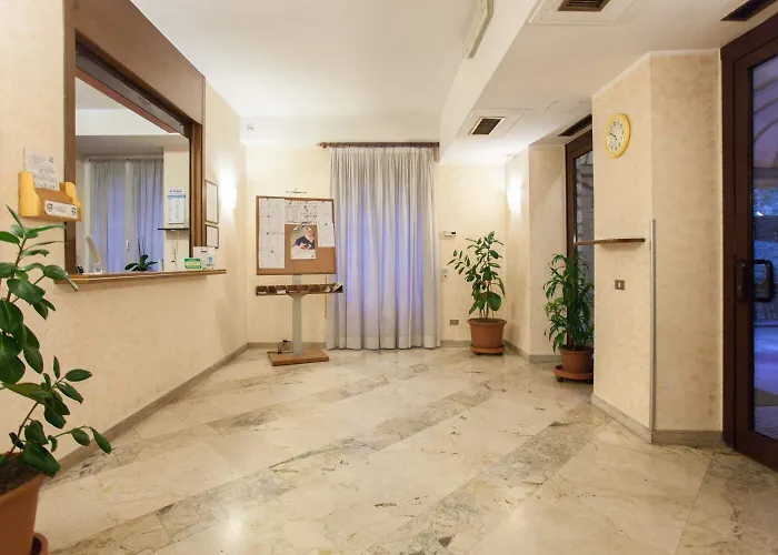 Ih Argonne Park Aparthotel 3*