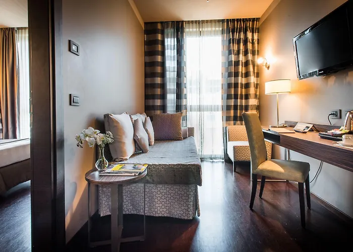 アップタウン　パレス 4*