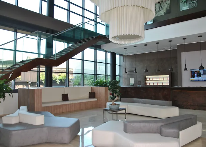Hilton Garden North Отель 4*