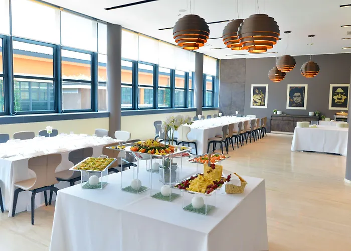 Отель Hilton Garden North 4*