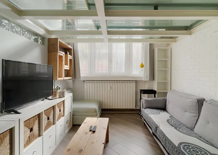 Guesthost - Comfortable Loft Citta Studi Appartement *