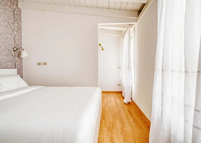 Bright Flat In The Heart Of Porta Venezia Lägenhet