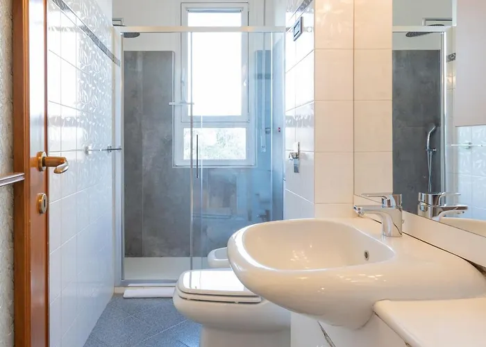 Modern 2br With Metro Access *