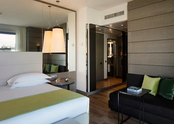 Отель Starhotels Echo 4*