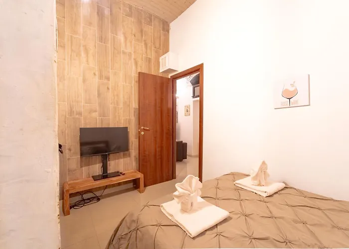 La Cantinetta di Milano - The Wine Cave in Milan, huge 110sqm apartment, Milan Central Station *