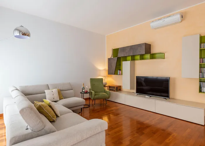 Bnbutler - Stromboli, 22 - Ampio, Luminoso Ed Elegante Milão
