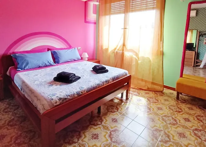Yellow Submarine Apartman *