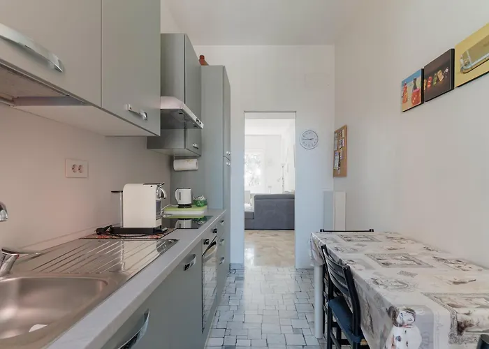 Guesthost - Bright Near Mm1 Turro Appartement *