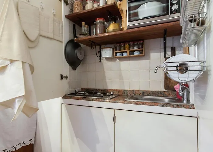 Romantic Flat Navigli Darsena Milan