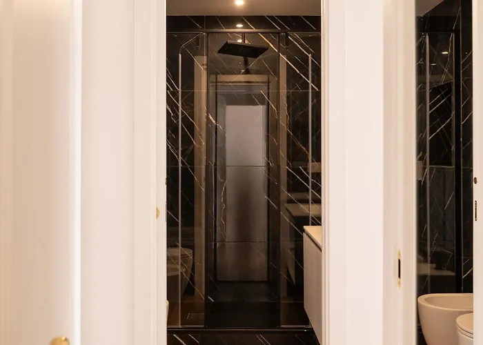 Lusso, Stile E Un Meraviglioso Terrazzo Nel Cuore Di شقة *