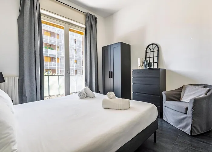 Apartment Luminoso Trilocale Vicino Stazione Milan