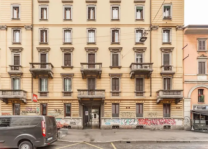 Luxury Quiet Above Subway *