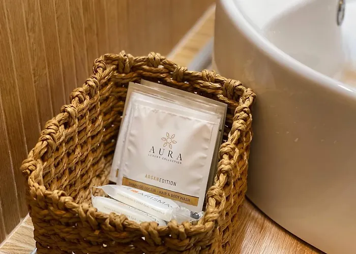 A Stone's Throw From The Metro *