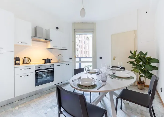 Duomo 7 Min - 3 Bedrooms, Terrace & Parking 밀라노